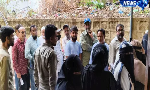 Hyderabad में वोटर रजिस्ट्रेशन अभियान को लेकर दिखी भारी भीड़, वीडियो वायरल Hyderabad में वोटर रजिस्ट्रेशन अभियान को लेकर दिखी भारी भीड़, वीडियो वायरल