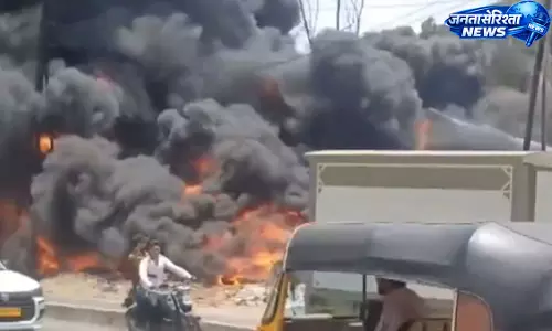 Maharashtra: टायर गोदाम में भीषण आग, काले धुएं से फैली दहशत Maharashtra: टायर गोदाम में भीषण आग, काले धुएं से फैली दहशत