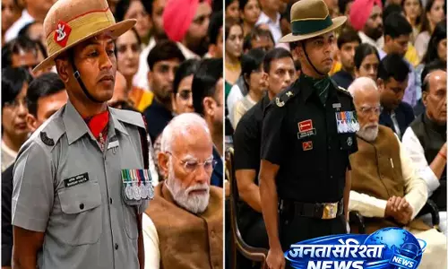 Assam के मेजर भार्गव कलिता और ध्रुव ज्योति दत्ता को राष्ट्रपति ने शौर्य चक्र से सम्मानित किया Assam के मेजर भार्गव कलिता और ध्रुव ज्योति दत्ता को राष्ट्रपति ने शौर्य चक्र से सम्मानित किया