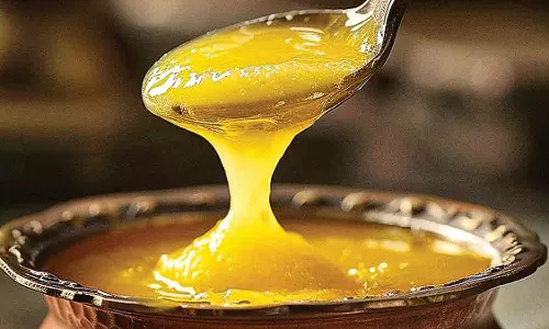 पाचन तंत्र को मजबूत बनाने में मददगार है देसी घी, जानें अनेक फायदे पाचन तंत्र को मजबूत बनाने में मददगार है देसी घी, जानें अनेक फायदे
