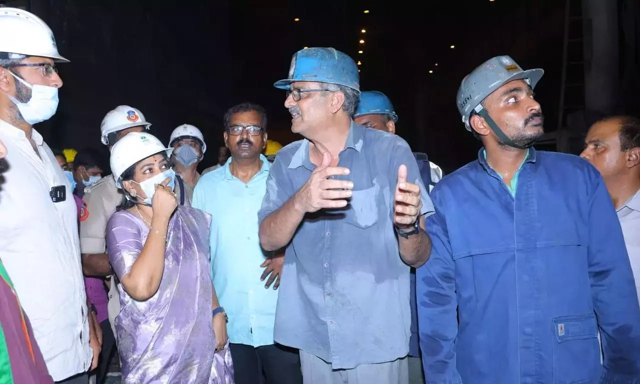 Andhra: स्टील प्लांट हादसे के बाद बचे लोगों ने अफ़रा-तफ़री की कहानी सुनाई