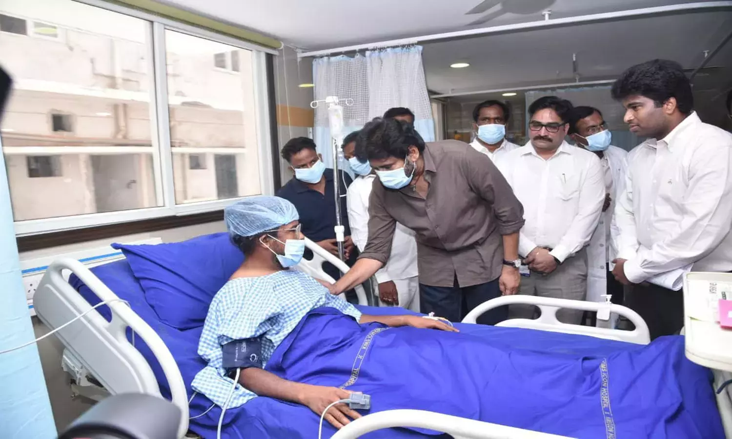 VSP ब्लास्ट: पवन कल्याण ने पीड़ितों के लिए अनुग्रह राशि की घोषणा की VSP ब्लास्ट: पवन कल्याण ने पीड़ितों के लिए अनुग्रह राशि की घोषणा की