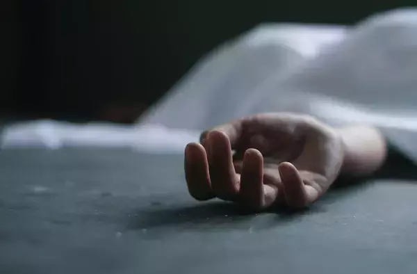 Telangana: लव लेटर के लिए माफी मांगने पर बी.टेक स्टूडेंट ने जान दे दी Telangana: लव लेटर के लिए माफी मांगने पर बी.टेक स्टूडेंट ने जान दे दी