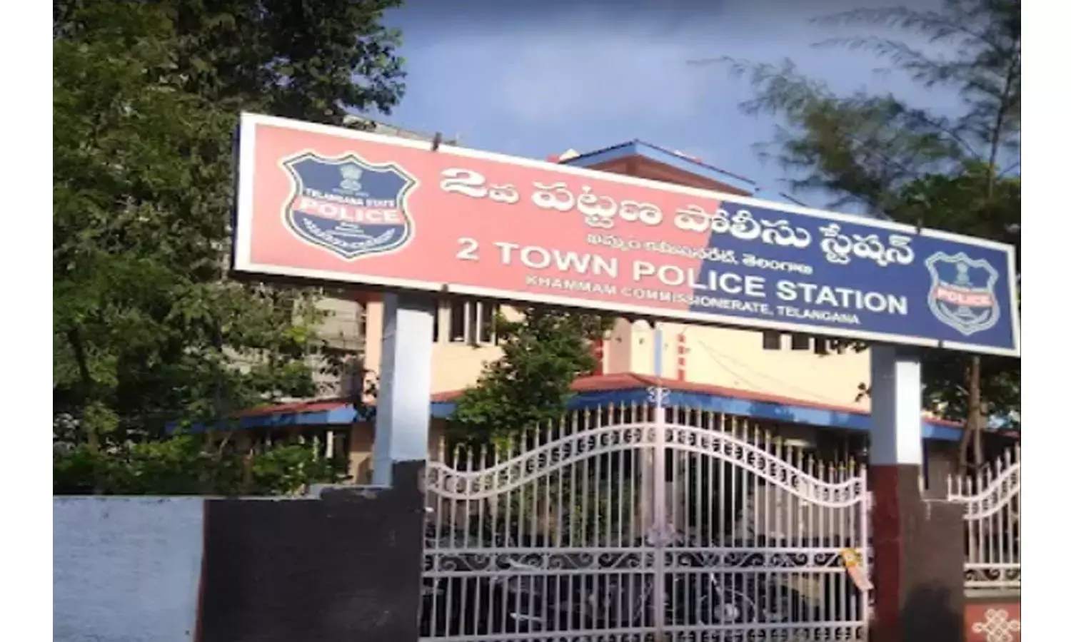 Khammam: नाबालिग लड़की पर हमले की कोशिश के बाद उसे बिल्डिंग से धक्का दिया गया