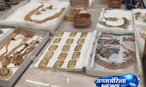 ACB ने मोहन नाइक के ठिकानों पर छापेमारी में ₹60 लाख और सोना जब्त किया
