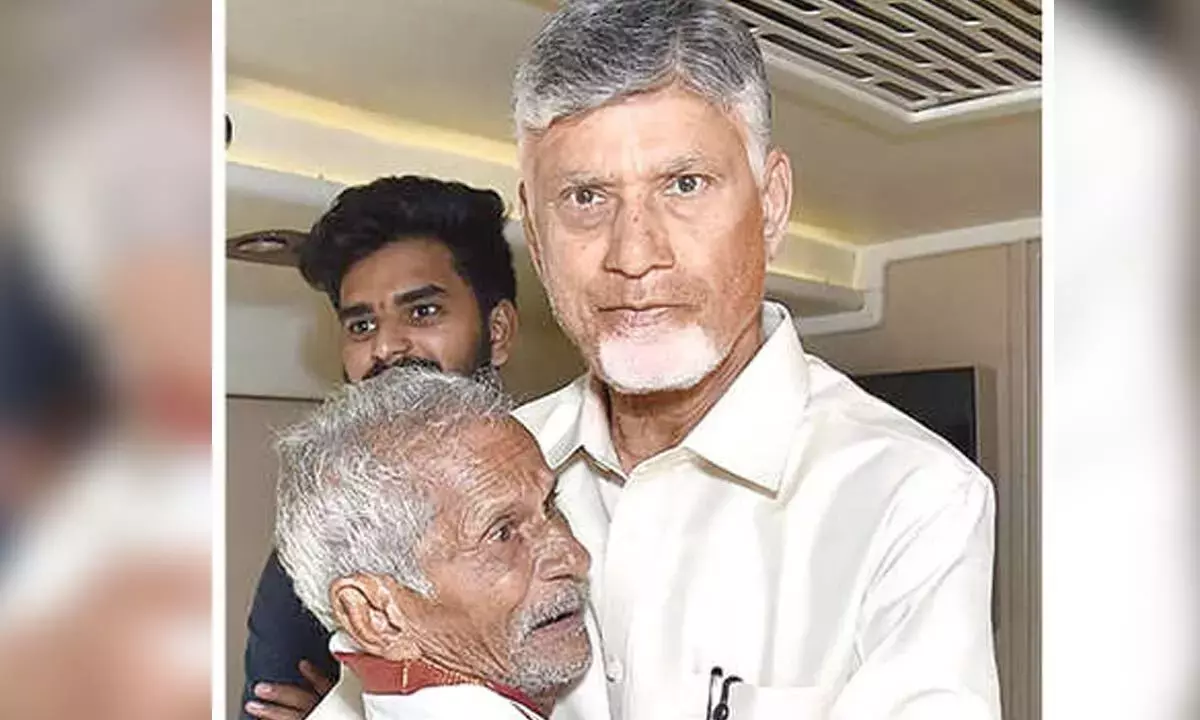 CM ने सिद्धांतम में बुजुर्ग फैन का जीवन भर का सपना पूरा किया
