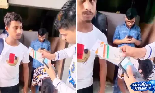 Parel रेलवे स्टेशन पर बांग्लादेशी नागरिक होने के शक में 5 लोग हिरासत में Parel रेलवे स्टेशन पर बांग्लादेशी नागरिक होने के शक में 5 लोग हिरासत में