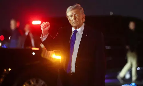Trump का दावा: इज़राइल और ईरान एक हफ्ते के लिए दूरी बनाए रखने पर सहमत Trump का दावा: इज़राइल और ईरान एक हफ्ते के लिए दूरी बनाए रखने पर सहमत