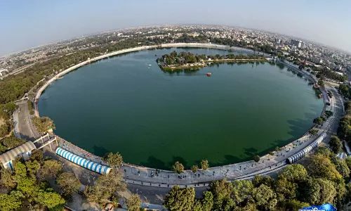 इस साल गर्मी के मौसम में Ahmedabad के कांकरिया लेकफ्रंट पर 6.72 लाख से ज़्यादा सैलानी आए इस साल गर्मी के मौसम में Ahmedabad के कांकरिया लेकफ्रंट पर 6.72 लाख से ज़्यादा सैलानी आए