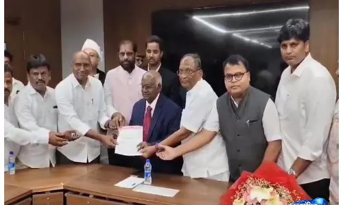 BRS ने बालकृष्णन आयोग को सौंपा ज्ञापन, दलित ईसाइयों को SC दर्जा देने की मांग BRS ने बालकृष्णन आयोग को सौंपा ज्ञापन, दलित ईसाइयों को SC दर्जा देने की मांग