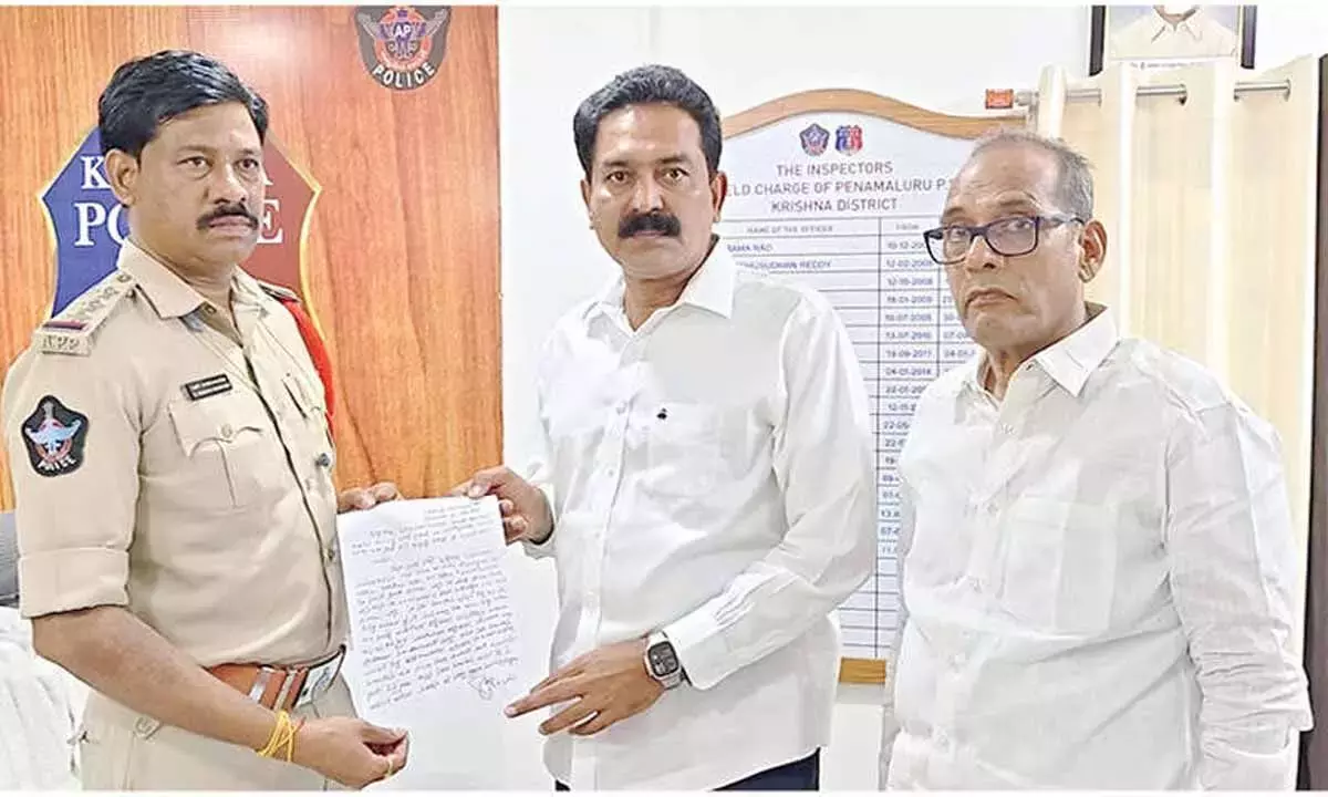 Andhra: पेनामलुरु के विधायक को जान से मारने की धमकी मिली Andhra: पेनामलुरु के विधायक को जान से मारने की धमकी मिली