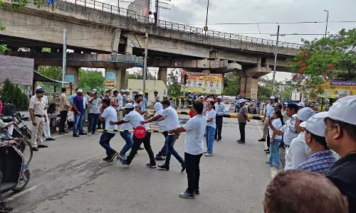 रायपुर रेलवे मंडल का समपार फाटक जागरूकता अभियान जारी रायपुर रेलवे मंडल का समपार फाटक जागरूकता अभियान जारी
