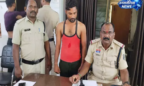 CG: सिरगिट्टी में फल व्यवसायी की चाकू से हत्या, रायपुर से आरोपी गिरफ्तार CG: सिरगिट्टी में फल व्यवसायी की चाकू से हत्या, रायपुर से आरोपी गिरफ्तार