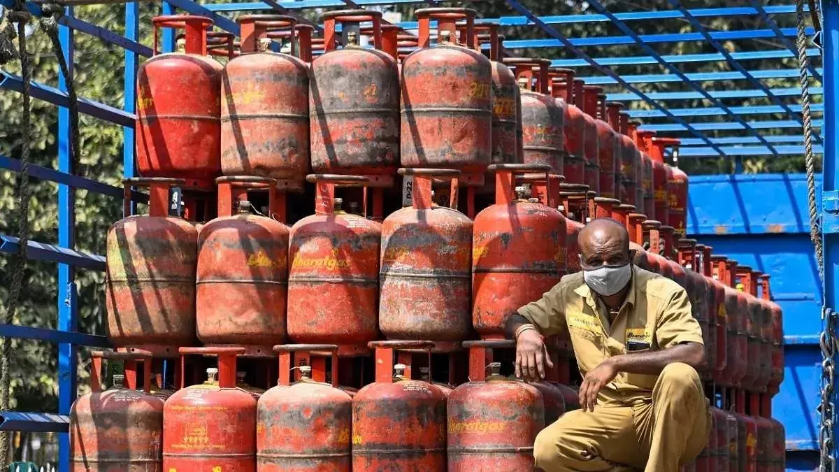 Haldwani: सिलेंडर सब्सिडी कम करने के फैसले पर सियासी घमासान Haldwani: सिलेंडर सब्सिडी कम करने के फैसले पर सियासी घमासान
