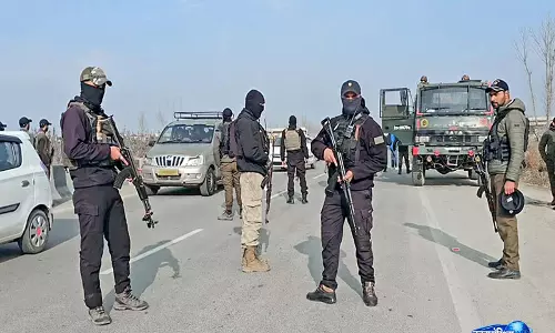बारामूला पुलिस और 52 RR ने एक संयुक्त अभियान में विदेशी पिस्तौल और गोला-बारूद बरामद किया बारामूला पुलिस और 52 RR ने एक संयुक्त अभियान में विदेशी पिस्तौल और गोला-बारूद बरामद किया