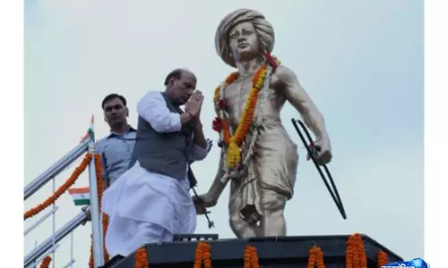 Rajnath Singh ने भगवान बिरसा मुंडा को श्रद्धांजलि दी और आदिवासी जागरण में उनके योगदान को किया याद Rajnath Singh ने भगवान बिरसा मुंडा को श्रद्धांजलि दी और आदिवासी जागरण में उनके योगदान को किया याद