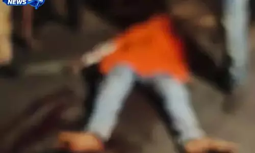 ठेकेदार की मौत के बाद चक्काजाम, एम्बुलेंस में तोड़फोड़, ASI सहित 3 घायल ठेकेदार की मौत के बाद चक्काजाम, एम्बुलेंस में तोड़फोड़, ASI सहित 3 घायल