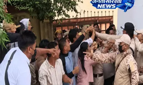 Manipur: कथित BOSEM घोटाले के खिलाफ DESAM विरोध प्रदर्शन में तीन घायल Manipur: कथित BOSEM घोटाले के खिलाफ DESAM विरोध प्रदर्शन में तीन घायल