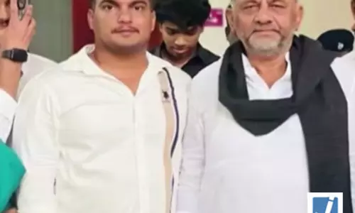 कर्नाटक: 2.77 करोड़ रुपए की जबरन वसूली के मामले में कांग्रेस युवा नेता निष्कासित कर्नाटक: 2.77 करोड़ रुपए की जबरन वसूली के मामले में कांग्रेस युवा नेता निष्कासित