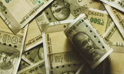 RBI के हालिया कदमों से रुपया होगा मजबूत, 55-65 अरब डॉलर के निवेश प्रवाह की उम्मीद: SBI रिपोर्ट RBI के हालिया कदमों से रुपया होगा मजबूत, 55-65 अरब डॉलर के निवेश प्रवाह की उम्मीद: SBI रिपोर्ट