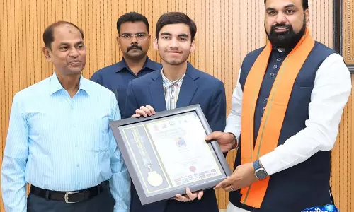 कॉमनवेल्थ शतरंज चैंपियनशिप में दो स्वर्ण जीतने पर रेयान MD सम्मानित कॉमनवेल्थ शतरंज चैंपियनशिप में दो स्वर्ण जीतने पर रेयान MD सम्मानित