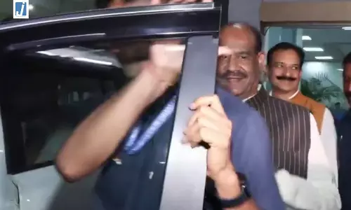 लोकसभा अध्यक्ष ओम बिरला दिल्ली एयरपोर्ट पहुंचे, राजनीतिक हलचल के बीच दौरा अहम लोकसभा अध्यक्ष ओम बिरला दिल्ली एयरपोर्ट पहुंचे, राजनीतिक हलचल के बीच दौरा अहम