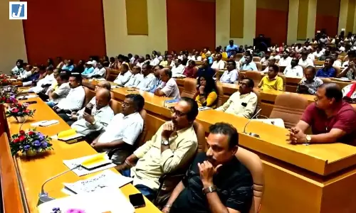 भुवनेश्वर: केंद्रीय मंत्री अर्जुन राम मेघवाल बोले- पीएम मोदी ने पिछले 12 वर्षों में व्यवस्था में किया सुधार भुवनेश्वर: केंद्रीय मंत्री अर्जुन राम मेघवाल बोले- पीएम मोदी ने पिछले 12 वर्षों में व्यवस्था में किया सुधार