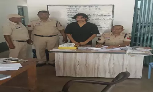 स्कूली छात्रा के साथ छेड़छाड़ और अश्लील हरकत करने वाला फरार आरोपी गिरफ्तार स्कूली छात्रा के साथ छेड़छाड़ और अश्लील हरकत करने वाला फरार आरोपी गिरफ्तार
