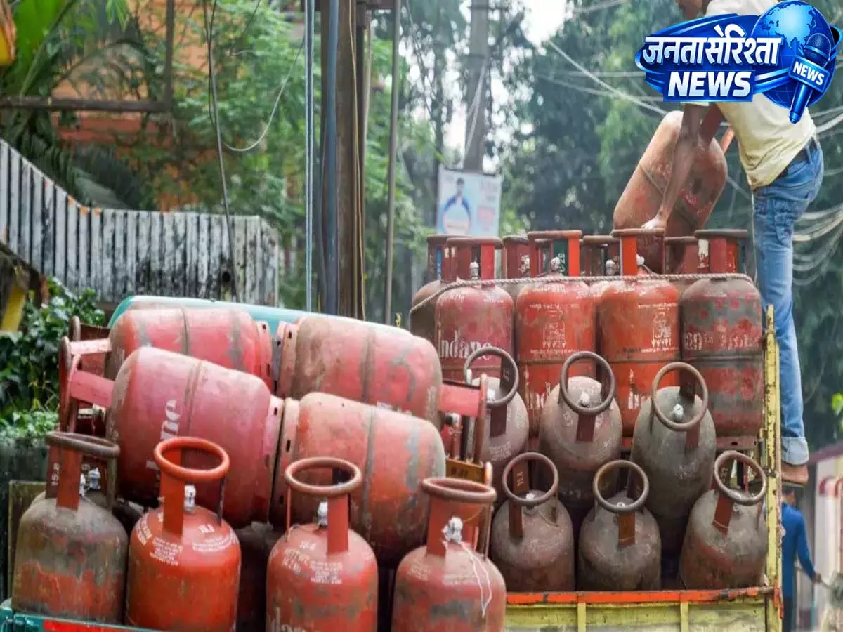 LPG सब्सिडी नियमों में संशोधन, उज्ज्वला लाभार्थियों के लिए नई सीमा तय LPG सब्सिडी नियमों में संशोधन, उज्ज्वला लाभार्थियों के लिए नई सीमा तय