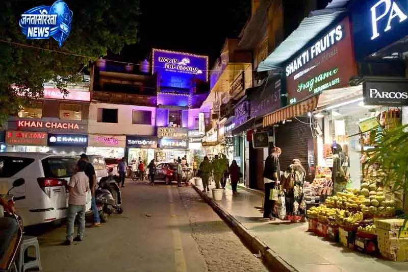 NDMC ने खान मार्केट में रिनोवेशन कार्य शुरू किया NDMC ने खान मार्केट में रिनोवेशन कार्य शुरू किया