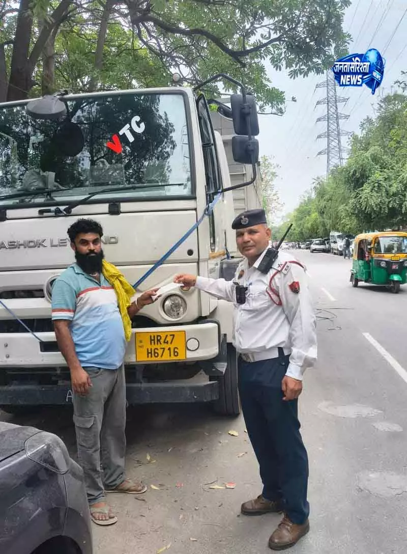 Gurugram ट्रैफिक पुलिस ने एक हफ्ते में 13,000 से ज़्यादा चालान काटे Gurugram ट्रैफिक पुलिस ने एक हफ्ते में 13,000 से ज़्यादा चालान काटे