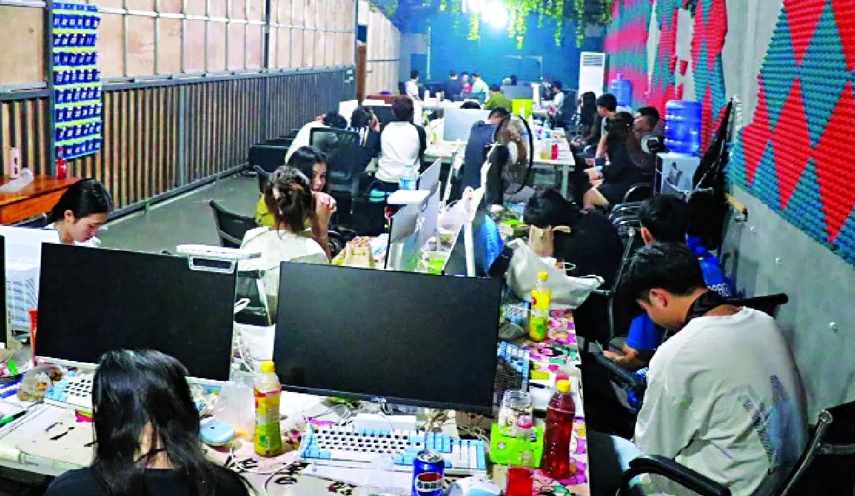 लाओस ने साइबर स्कैम नेटवर्क के खिलाफ़ पूरी ताकत से हमला करने का वादा किया लाओस ने साइबर स्कैम नेटवर्क के खिलाफ़ पूरी ताकत से हमला करने का वादा किया