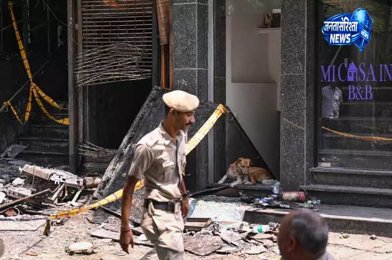 Delhi होटल अग्निकांड का फरार मैनेजर गिरफ्तार Delhi होटल अग्निकांड का फरार मैनेजर गिरफ्तार