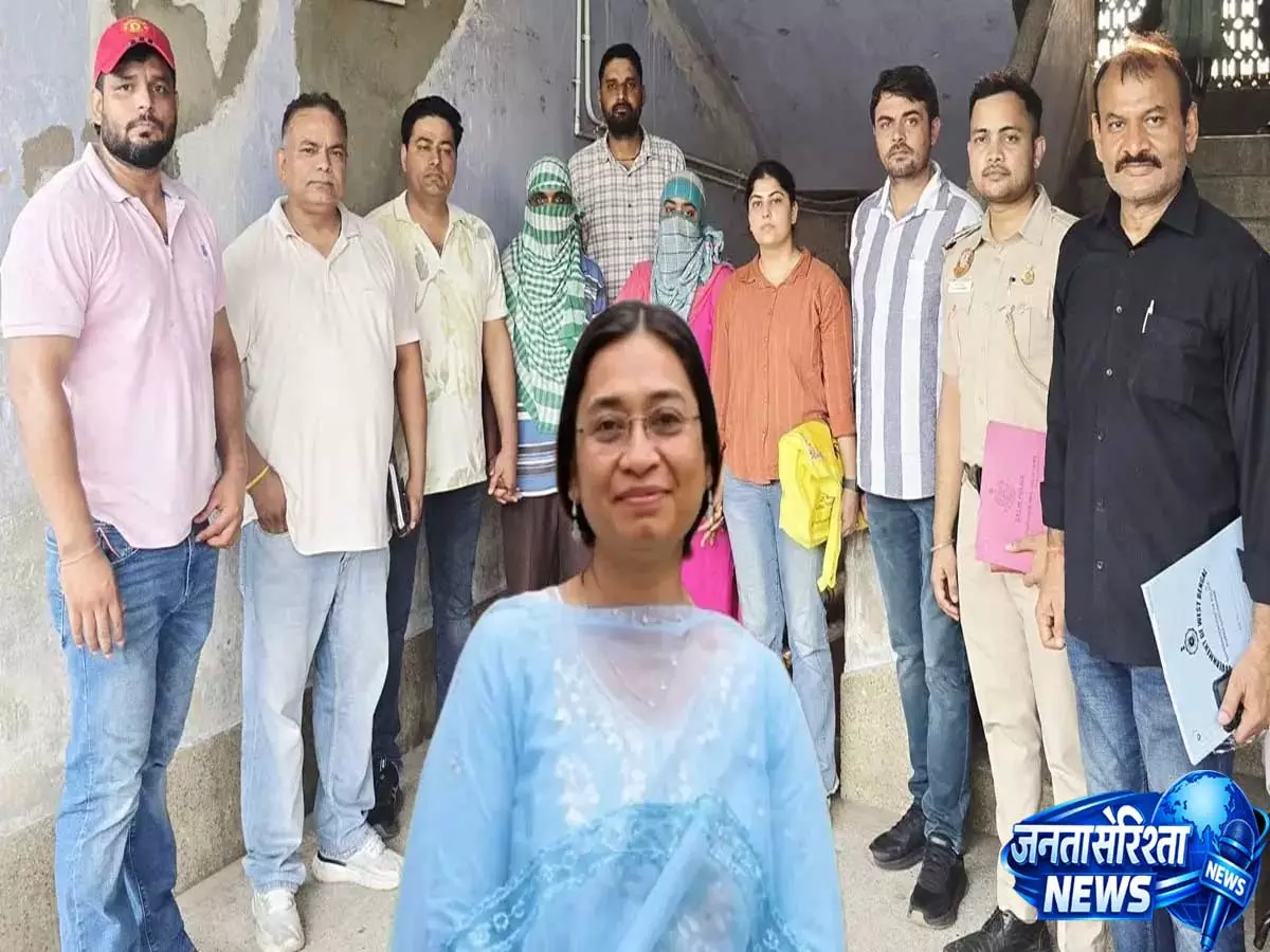 DU प्रोफेसर हत्याकांड: फरारी के दौरान तीन बार बदला हुलिया, CCTV जांच से खुली परतें DU प्रोफेसर हत्याकांड: फरारी के दौरान तीन बार बदला हुलिया, CCTV जांच से खुली परतें