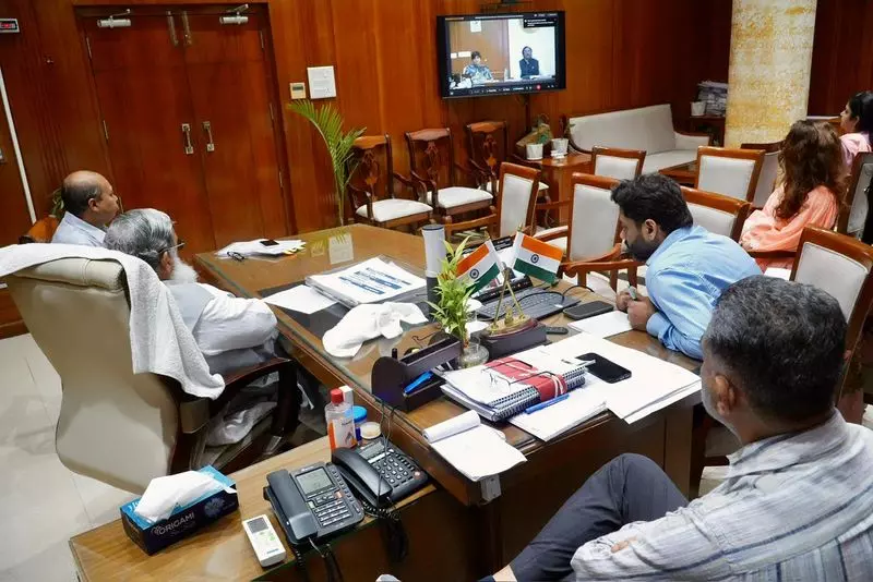 Chandigarh: केंद्र सरकार ने श्रम कानून नियमों का ड्राफ्ट राज्यों को भेजा Chandigarh: केंद्र सरकार ने श्रम कानून नियमों का ड्राफ्ट राज्यों को भेजा