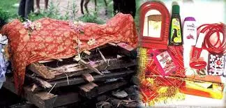 मृत्यु संस्कार में सुहागिन स्त्री के श्रृंगार का क्या अर्थ है, जानिए धार्मिक दृष्टिकोण मृत्यु संस्कार में सुहागिन स्त्री के श्रृंगार का क्या अर्थ है, जानिए धार्मिक दृष्टिकोण