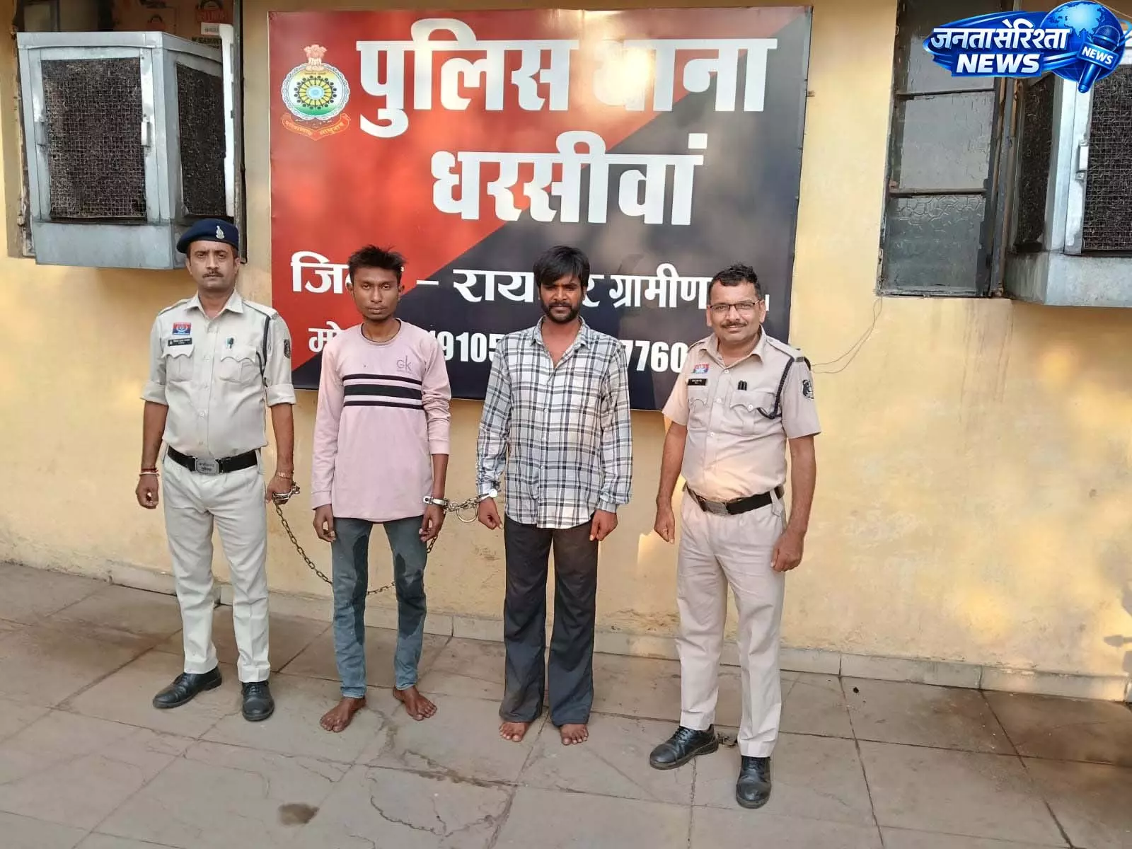 धरसीवां दुष्कर्म मामला: वायरल वीडियो से बढ़ा विवाद, पीड़िता के दादा पर पैसे लेने के आरोप धरसीवां दुष्कर्म मामला: वायरल वीडियो से बढ़ा विवाद, पीड़िता के दादा पर पैसे लेने के आरोप