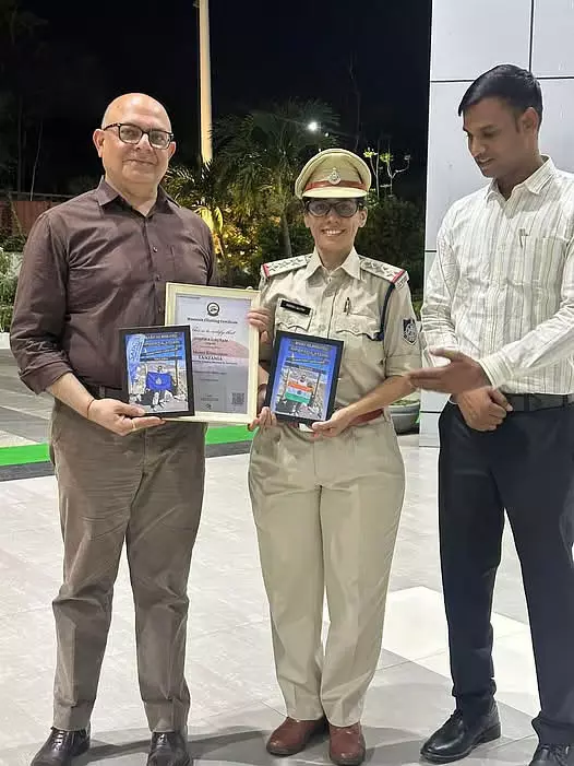 MP पुलिस की दीपिका गौतम माउंट किलिमंजारो फतह करने वाली पहली महिला अधिकारी बनीं MP पुलिस की दीपिका गौतम माउंट किलिमंजारो फतह करने वाली पहली महिला अधिकारी बनीं