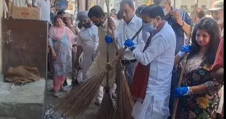 मोदी सरकार के 12 वर्ष विश्वास, विकास और जनकल्याण को समर्पित: बी.एल. वर्मा मोदी सरकार के 12 वर्ष विश्वास, विकास और जनकल्याण को समर्पित: बी.एल. वर्मा