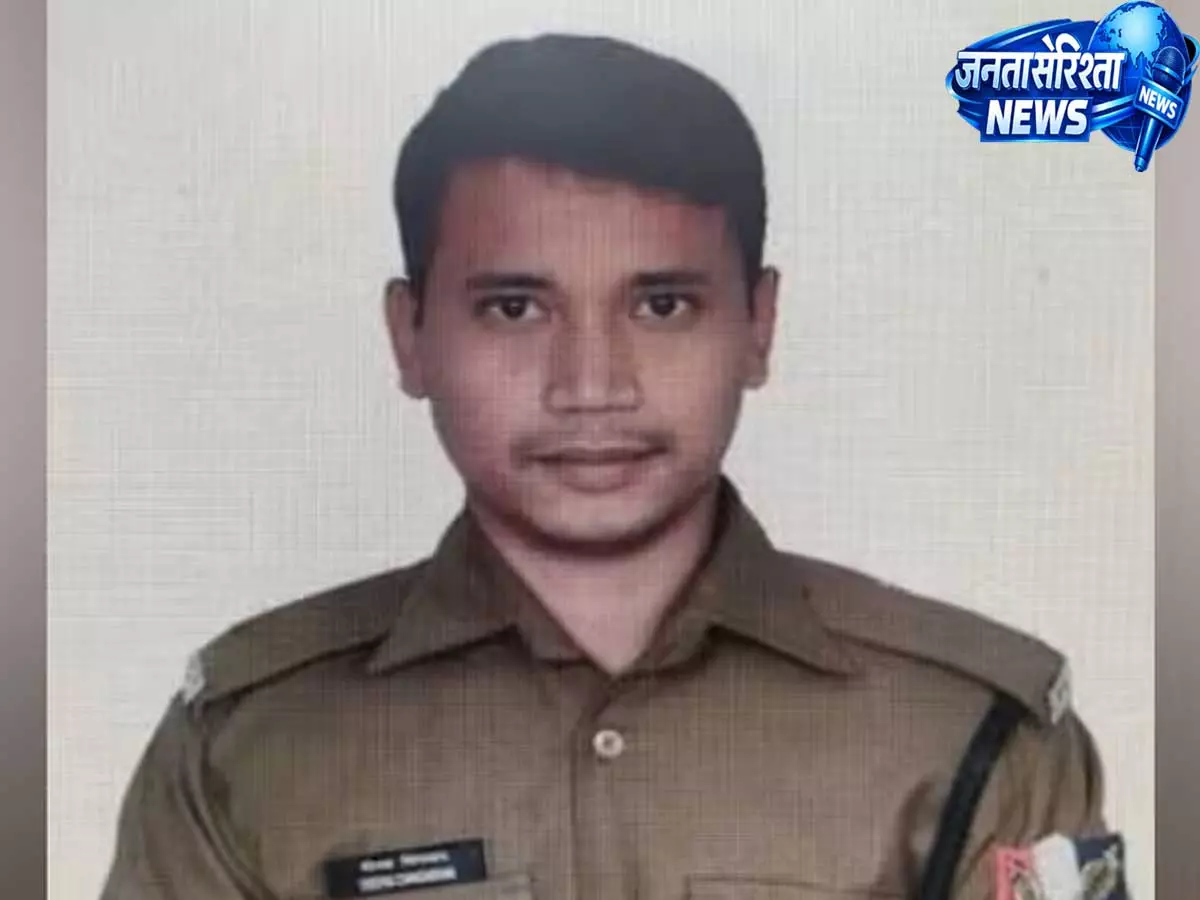 Manipur के BSF कांस्टेबल दीपक चिंगखम को मरणोपरांत वीर चक्र, परिवार ने ग्रहण किया सम्मान Manipur के BSF कांस्टेबल दीपक चिंगखम को मरणोपरांत वीर चक्र, परिवार ने ग्रहण किया सम्मान