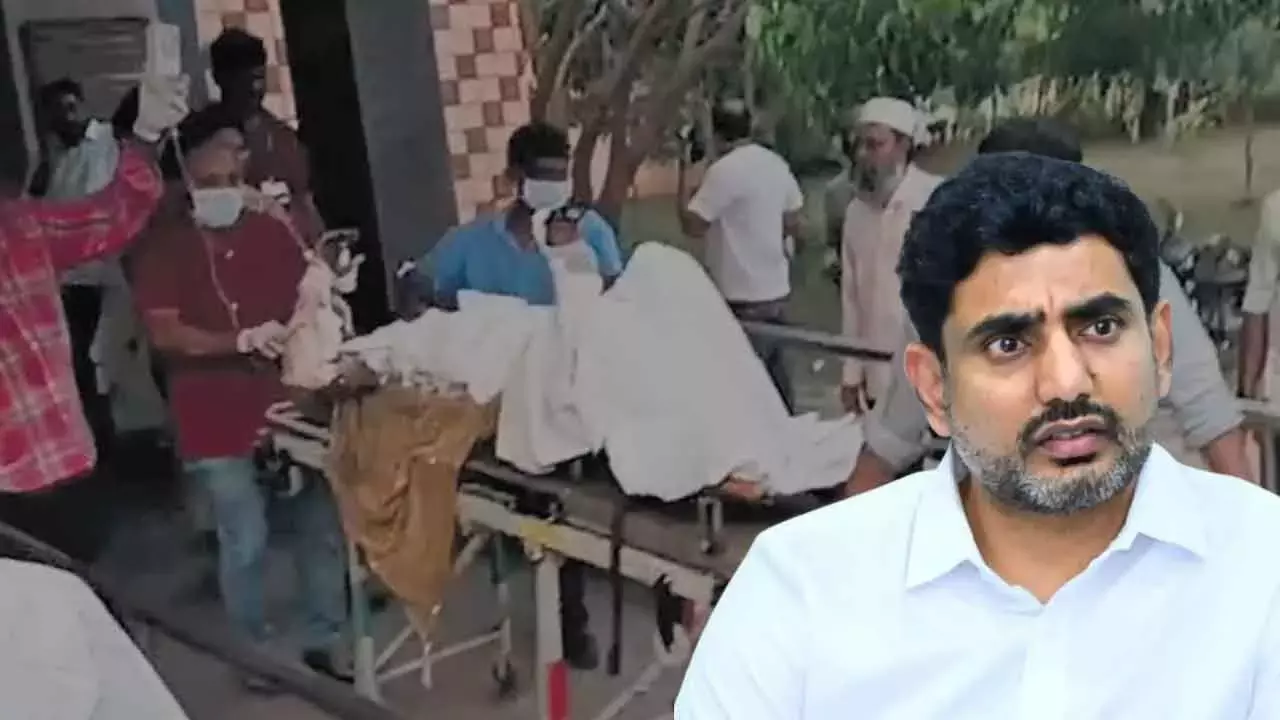 Andhra: नारा लोकेश ने विजाग स्टील प्लांट दुर्घटना के पीड़ितों के परिजनों से मुलाकात की Andhra: नारा लोकेश ने विजाग स्टील प्लांट दुर्घटना के पीड़ितों के परिजनों से मुलाकात की