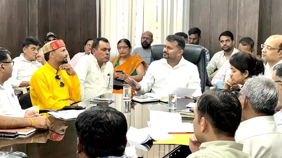 Haridwar: जिलाधिकारी मयूर दीक्षित ने सभी दलों से मतदाता सूची सुधार में सहयोग की अपील की Haridwar: जिलाधिकारी मयूर दीक्षित ने सभी दलों से मतदाता सूची सुधार में सहयोग की अपील की