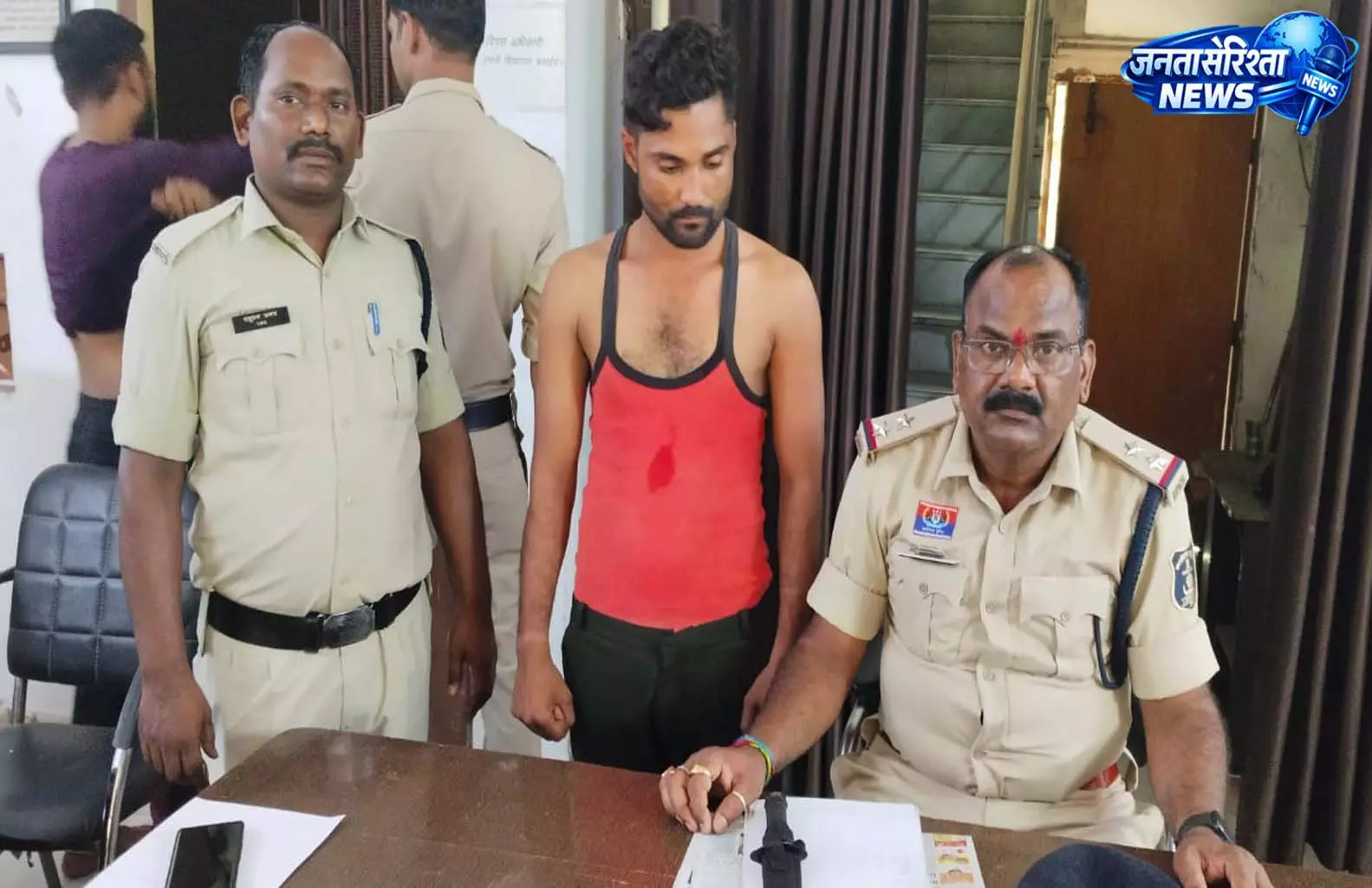 CG: सिरगिट्टी में फल व्यवसायी की चाकू से हत्या, रायपुर से आरोपी गिरफ्तार CG: सिरगिट्टी में फल व्यवसायी की चाकू से हत्या, रायपुर से आरोपी गिरफ्तार