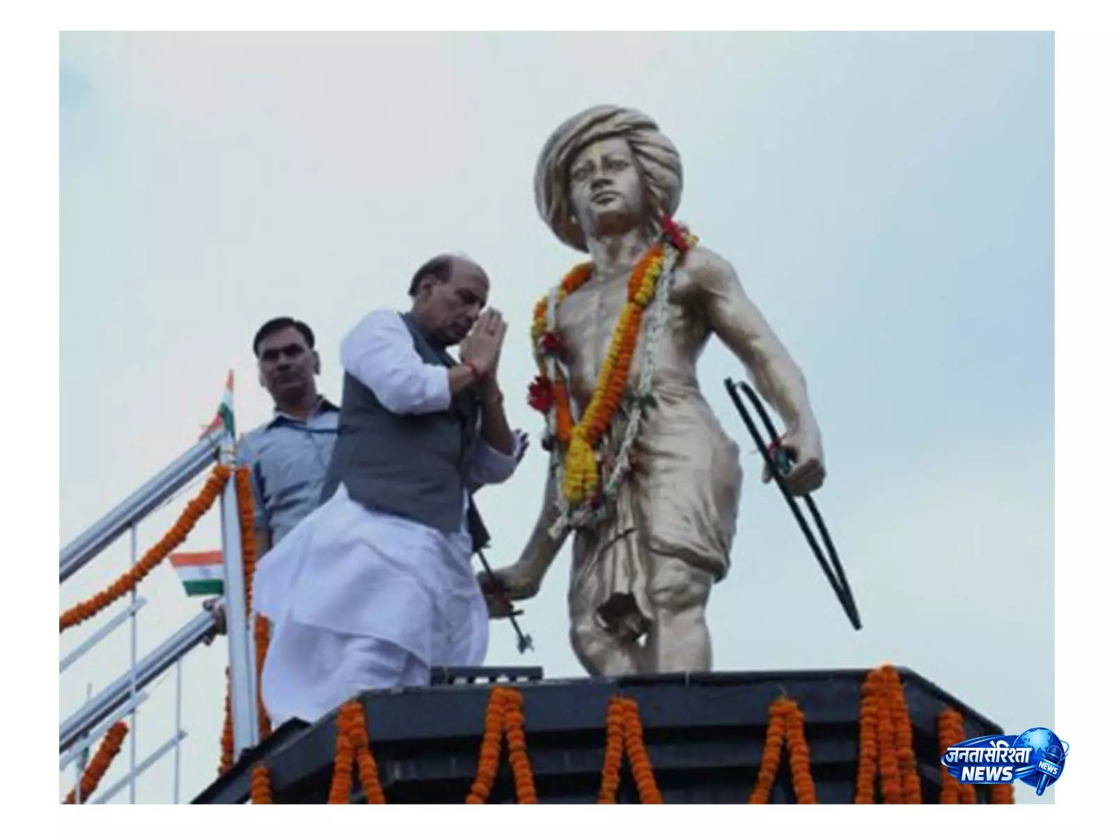 Rajnath Singh ने भगवान बिरसा मुंडा को श्रद्धांजलि दी और आदिवासी जागरण में उनके योगदान को किया याद Rajnath Singh ने भगवान बिरसा मुंडा को श्रद्धांजलि दी और आदिवासी जागरण में उनके योगदान को किया याद