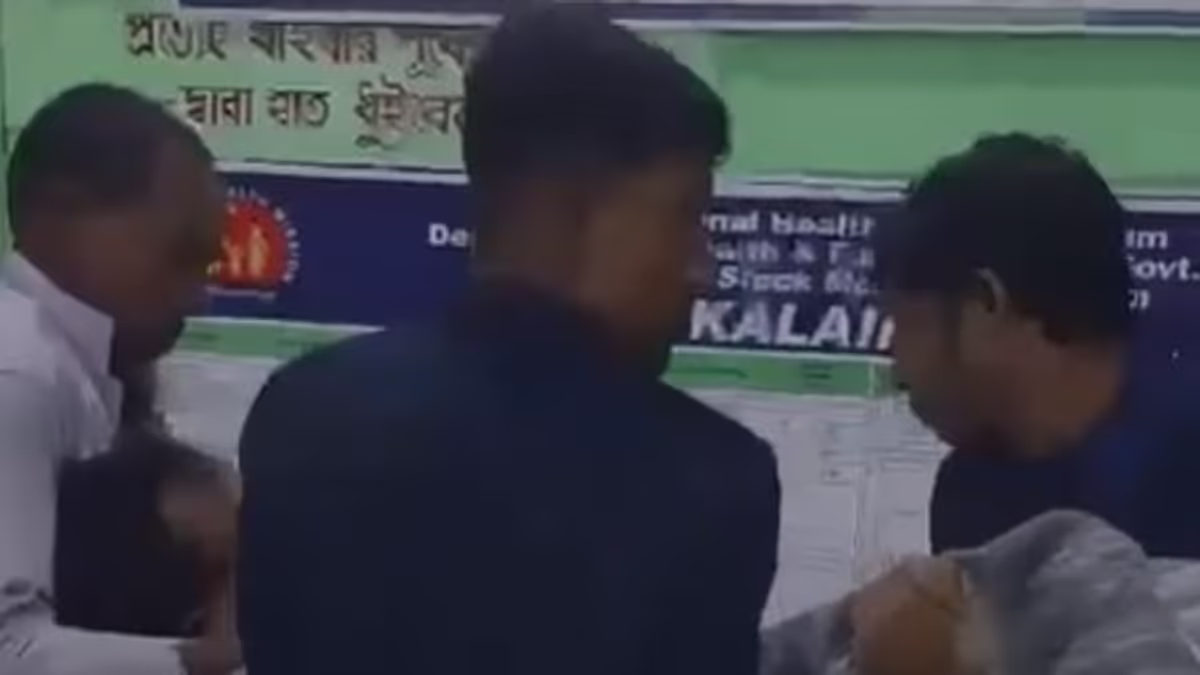 Assam: कछार में घुसपैठ के शक में युवक पर हमला, सीमा क्षेत्र में तनाव Assam: कछार में घुसपैठ के शक में युवक पर हमला, सीमा क्षेत्र में तनाव