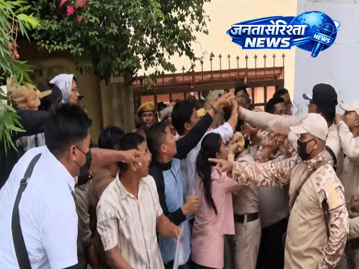 Manipur: कथित BOSEM घोटाले के खिलाफ DESAM विरोध प्रदर्शन में तीन घायल Manipur: कथित BOSEM घोटाले के खिलाफ DESAM विरोध प्रदर्शन में तीन घायल