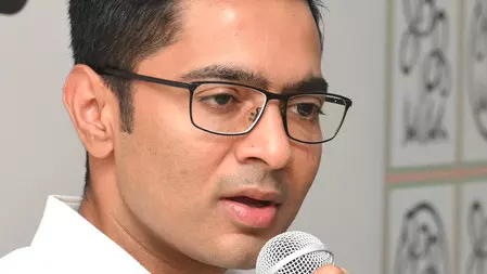 Bengal CID ने कोलकाता में तृणमूल नेता अभिषेक बनर्जी के ऑफिस पर पैरेलल रेड की Bengal CID ने कोलकाता में तृणमूल नेता अभिषेक बनर्जी के ऑफिस पर पैरेलल रेड की