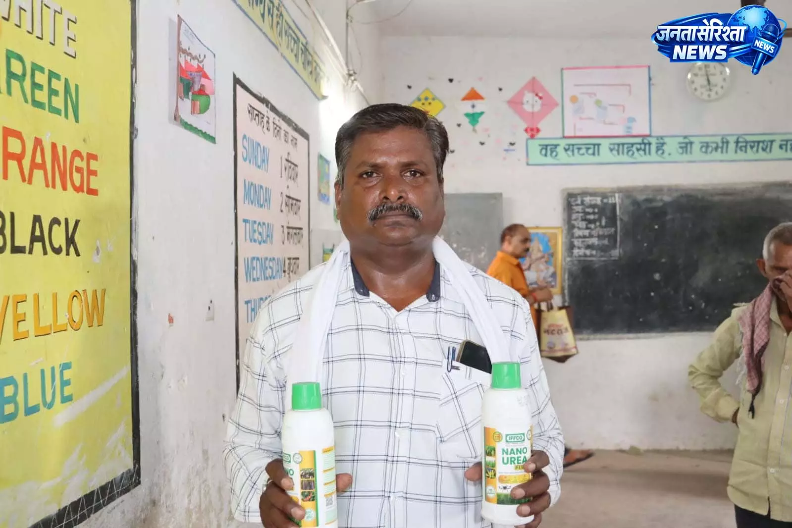 नैनो यूरिया से आसान हुई खेती, किसान गुलाबचंद राठौर को मिल रहे बेहतर परिणाम नैनो यूरिया से आसान हुई खेती, किसान गुलाबचंद राठौर को मिल रहे बेहतर परिणाम