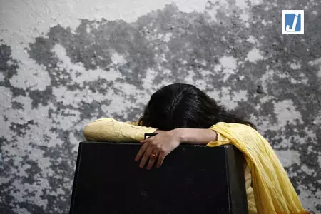 लिफ्ट का लालच देकर महिला से 10 युवकों ने किया दुष्कर्म, आरोपी गिरफ्तार लिफ्ट का लालच देकर महिला से 10 युवकों ने किया दुष्कर्म, आरोपी गिरफ्तार
