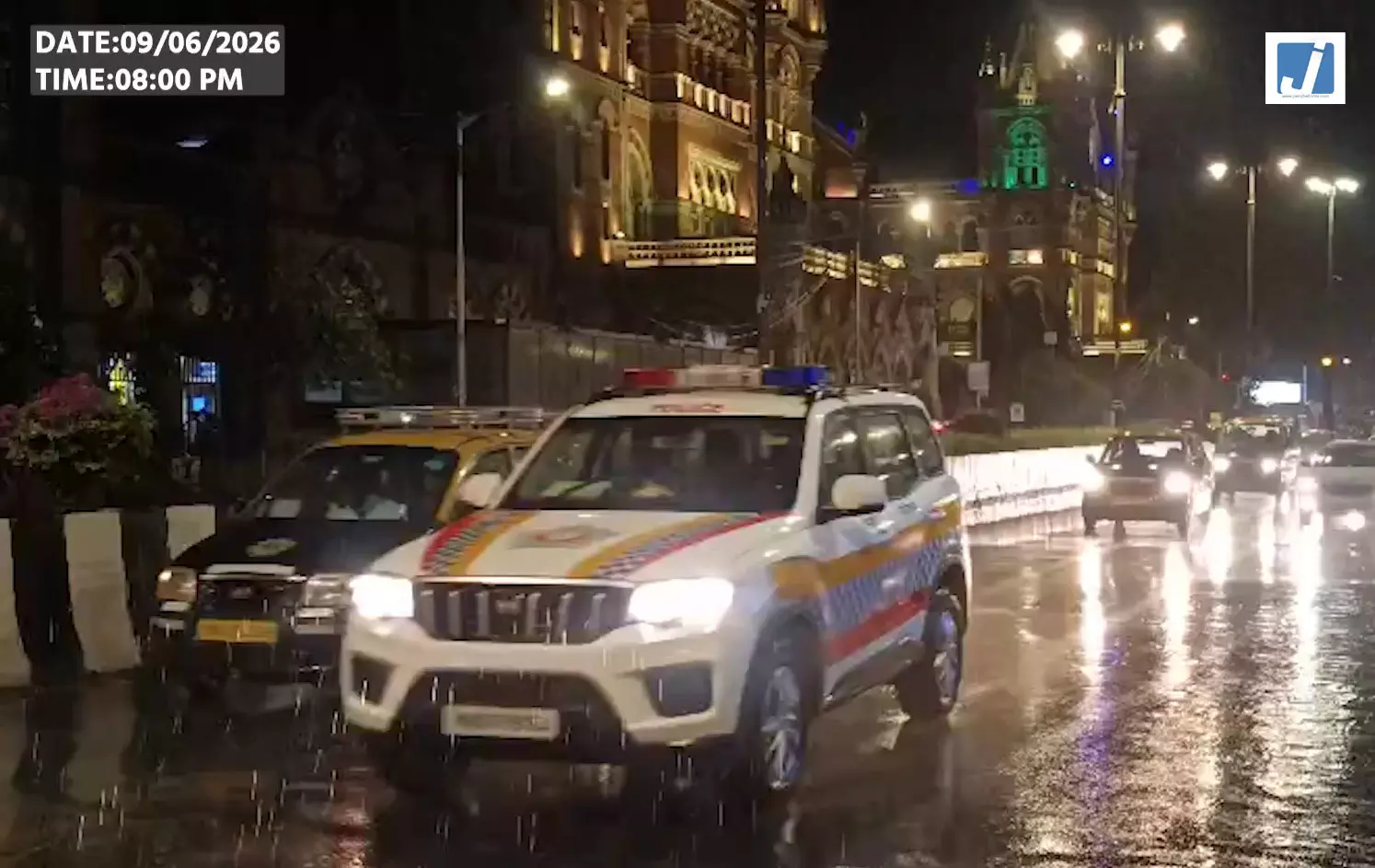 झमाझम बारिश से मौसम बदला, कई इलाकों में जनजीवन प्रभावित झमाझम बारिश से मौसम बदला, कई इलाकों में जनजीवन प्रभावित